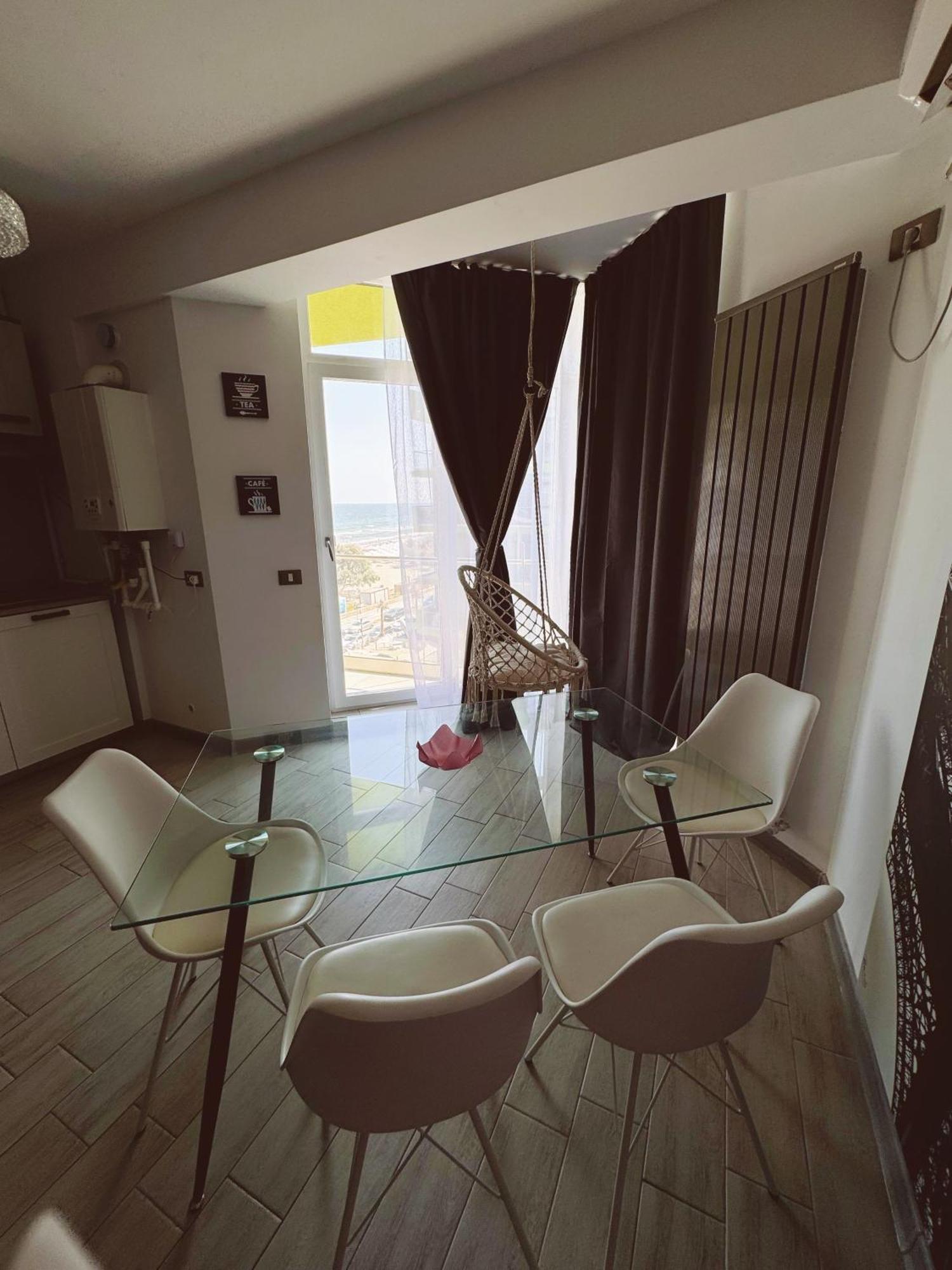 Desiree Beach Apartment Năvodari Kültér fotó